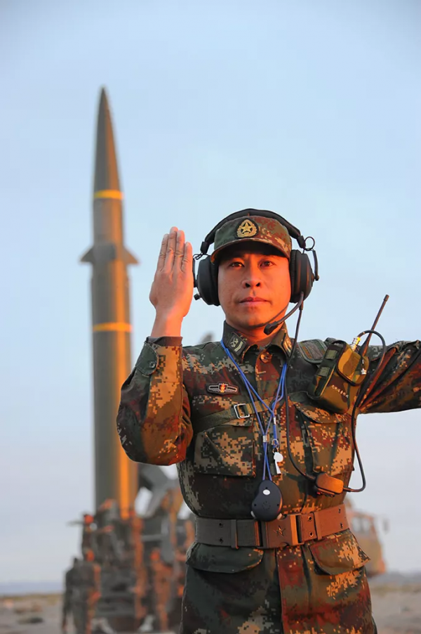 “炊事員”→“快遞員”,他的故事太燃了 “炊事員”→“快遞員”,他的故事太燃了