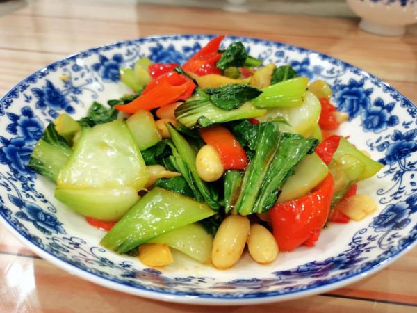 普通老百姓的餐桌，簡簡單單，花費不多，卻也吃得很香