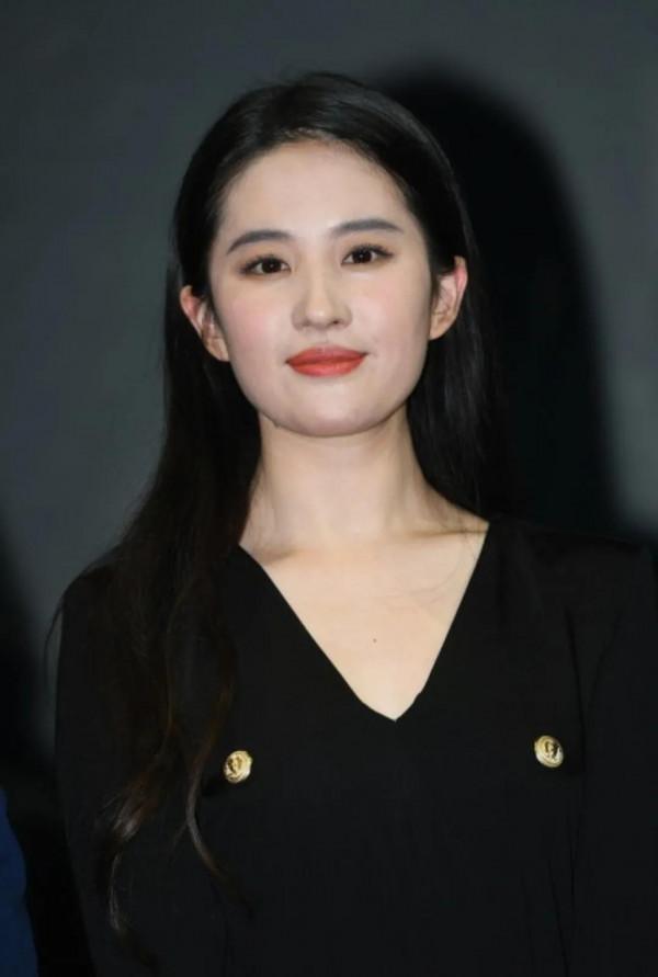 34歲的劉亦菲這顏值絕了