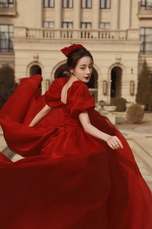 拒絕不了的美貌身材:迪麗熱巴 拒絕不了的美貌身材:迪麗熱巴