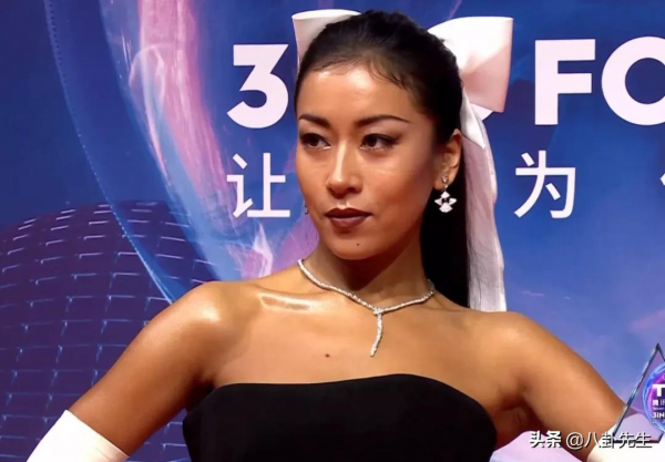 音樂盛典紅毯明星未ps狀態:薛之謙臉圓,鬱可唯卡粉,金子涵發福 音樂盛典紅毯明星未ps狀態:薛之謙臉圓,鬱可唯卡粉,金子涵發福