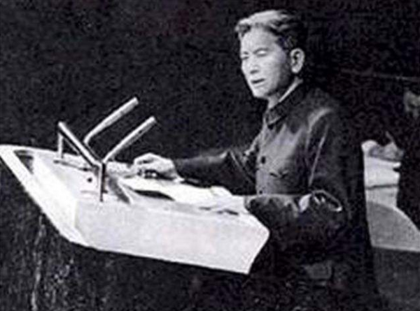 喬冠華有多強？聯合國大會仰天大笑，毛主席：一文能頂兩個坦克師