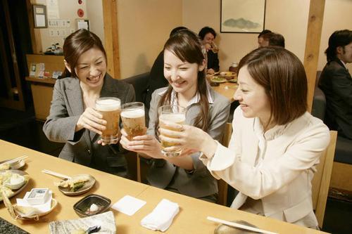 女性進入絕經期後,怎樣注重飲食呢?醫生提醒:四不吃,三多吃 女性進入絕經期後,怎樣注重飲食呢?醫生提醒:四不吃,三多吃