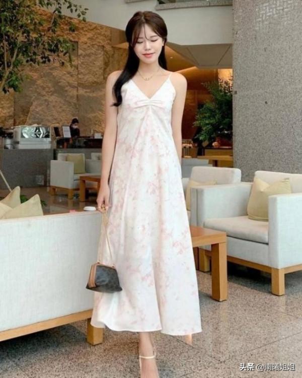 你適合長裙還是短裙?身高決定裙子的長度,158的女生適合第一種 你適合長裙還是短裙?身高決定裙子的長度,158的女生適合第一種