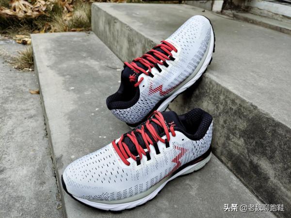 國產跑鞋沒有頂級支撐？361°一大力作，效能堪比亞瑟士Kayano