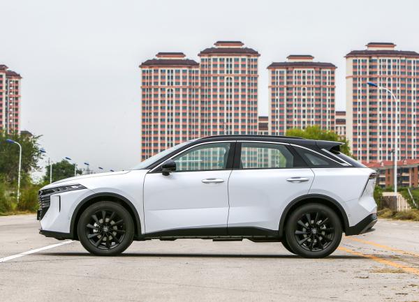 擁有寬體轎跑SUV的車身，合資車的品質，啟辰大V預售10.3萬元起