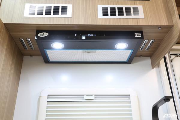 2張大床、2個廚房！實拍宇晨網紅四號大額頭輕卡房車