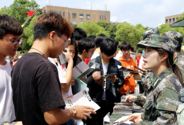 2022年徵兵開啟，兩徵兩退模式滿足需求，但這些大學生無法入伍