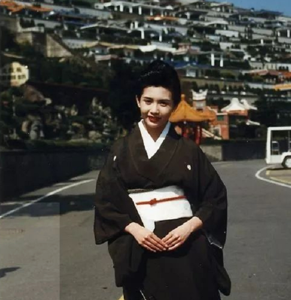 6位不靠煙燻妝黑化的“蛇蠍美人”,誰才是你的童年陰影? 6位不靠煙燻妝黑化的“蛇蠍美人”,誰才是你的童年陰影?