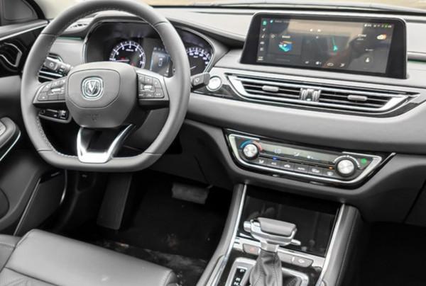 最美國產轎車？新款長安銳程CC實拍，換裝全新前臉，或10萬起