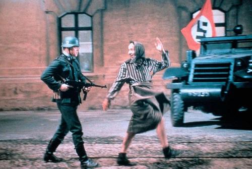 《美麗人生》：他用一個善意的謊言，給了孩子一個美麗的人生