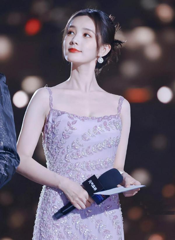 李一桐完勝眯眯眼，三隻松鼠為何卻不找她拍廣告？