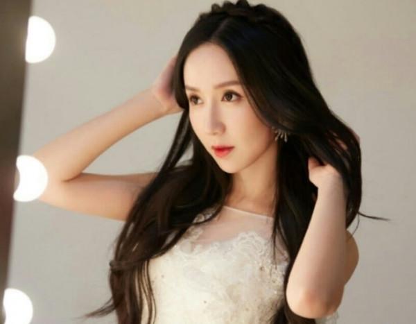 婁藝瀟也開直播帶貨？美顏後網友不敢認，賣的商品卻很“接地氣”