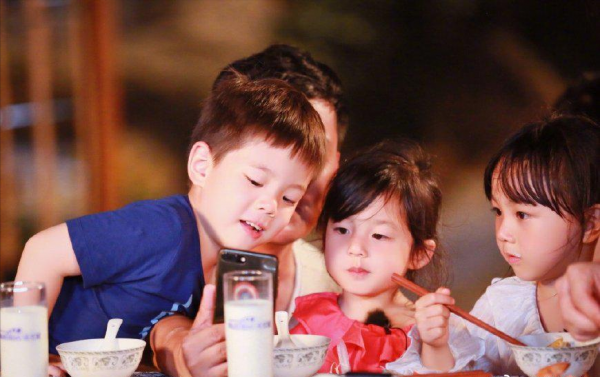 《爸爸去哪兒》12位男孩近況:軒軒進入國家隊,費曼被校園霸凌 《爸爸去哪兒》12位男孩近況:軒軒進入國家隊,費曼被校園霸凌