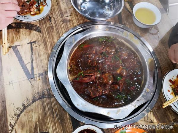 北京延慶仙悅居骨頭莊餐廳，放肆啃骨頭吃肉，走進去最後扶牆出