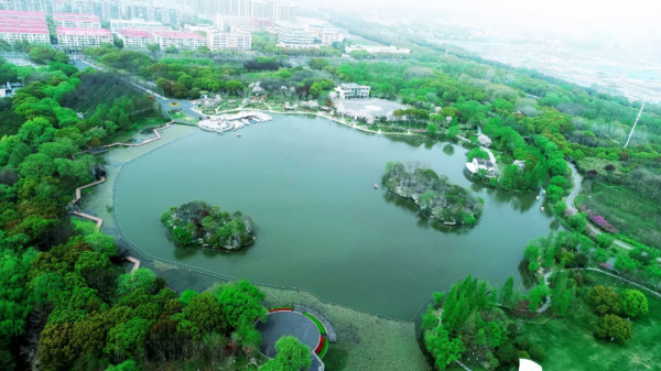 閔行體育公園&OpenCurlyDoubleQuote;千米花道&rdquo;