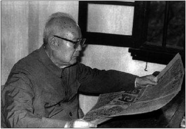 1984年葉劍英肺病惡化，中央已準備追悼會，危急時鐘南山力挽狂瀾