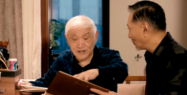 把唐國強和張國立安排在一起，導演用心了，殷秀梅把晚會推向高潮