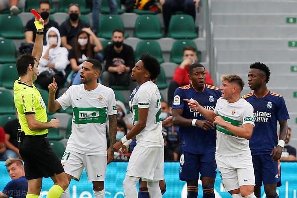 國際足球戰報:C羅進球曼聯3:0熱刺 皇馬2:1埃爾切 國際足球戰報:C羅進球曼聯3:0熱刺 皇馬2:1埃爾切