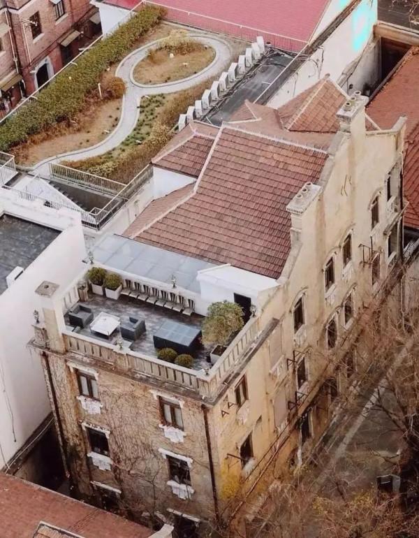 一把椅子價值360萬，出遊坐私人飛機，明星們的奢靡生活超乎想象