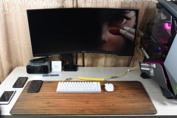 這鍵盤玩上就不想鬆手，平民好價，軸體熱插拔，還有RGB