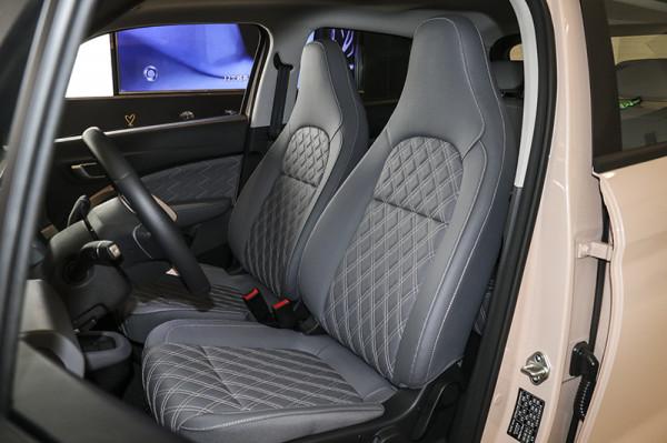 不到8萬元，續航403km，零跑T03流沙粉到店實拍