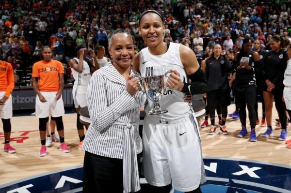 瑪雅·摩爾：人稱&quot;女喬丹&quot;，帶山西女籃3連冠，她是怎樣的存在？