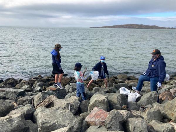 上萬人參加「第 37 屆加州海岸清潔日」 發現不尋常物品 上萬人參加「第 37 屆加州海岸清潔日」 發現不尋常物品