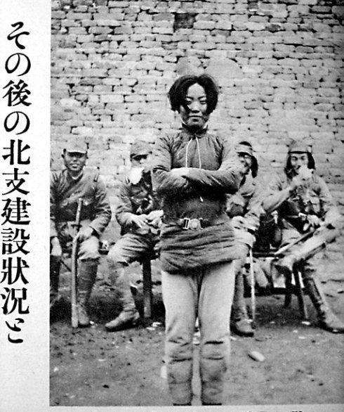 抗日女兵成本華被日寇羞辱，卻還主動提出合照，犧牲前輕蔑冷笑