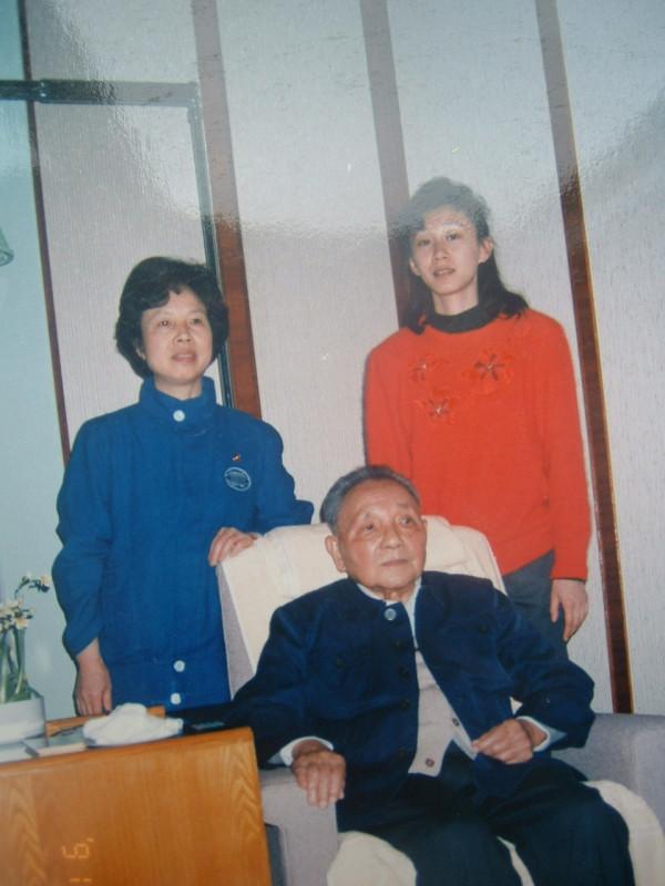 鄧小平退休後享天倫之樂，臨終前4天家人致信中央，提出五個要求