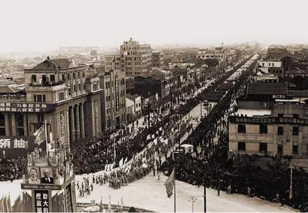 有閱兵和群眾遊行的國慶節是不是很有趣？來看看建國初期的國慶節