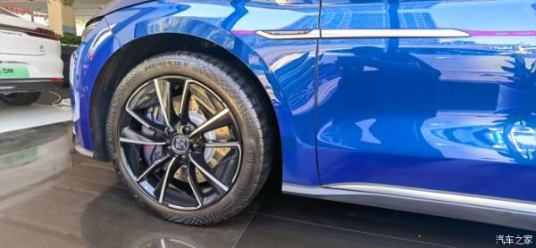 漢EV旗艦 5G丹拿音響版 極光藍車身+金鱗橙內飾 高階感滿滿