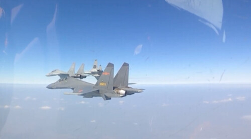 “我是中國空軍!”殲-16飛行員硬核喊話驅離外機 “我是中國空軍!”殲-16飛行員硬核喊話驅離外機