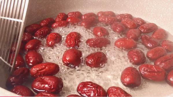 秋日忌寒涼,多吃3紅3白,少吃2綠,潤肺去秋燥,一家老小身體棒 秋日忌寒涼,多吃3紅3白,少吃2綠,潤肺去秋燥,一家老小身體棒