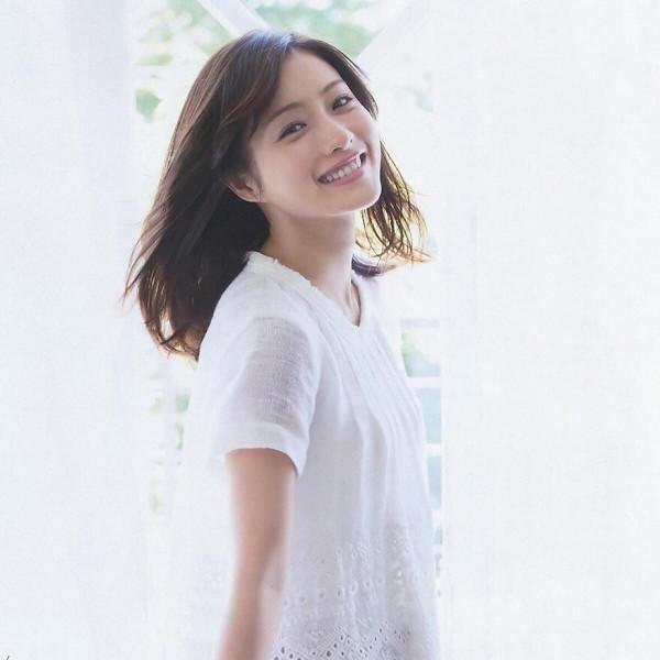 大S汪小菲離婚，她令人羨慕的是20年不變的少女感