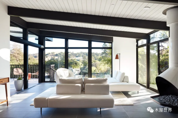 用當年的流行風格改建60年前的木屋,享受現代溫馨的生活 用當年的流行風格改建60年前的木屋,享受現代溫馨的生活