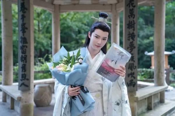 楊超越新劇殺青了,李岱昆一人挑戰兩角,“超虐”人設能否勝任? 楊超越新劇殺青了,李岱昆一人挑戰兩角,“超虐”人設能否勝任?