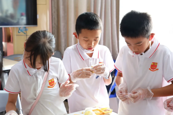 昌平區凱博外國語學校這個中秋孩子們有點甜 昌平區凱博外國語學校這個中秋孩子們有點甜