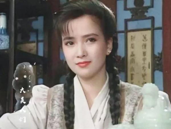 5位有梨渦的內地女星，笑起來俏麗無雙，不笑時眼角眉梢都是風情