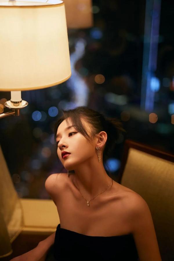 青年演員宋祖兒，恬靜可愛