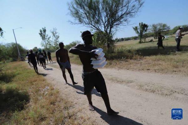 美墨邊境移民潮湧 美墨邊境移民潮湧