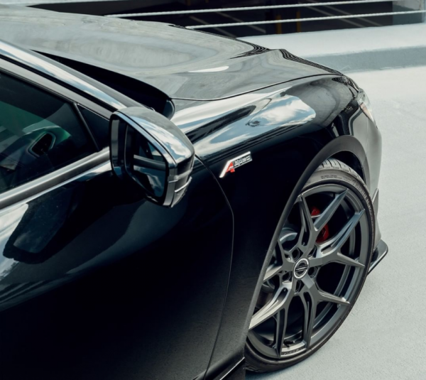 新款謳歌TLX曝光，配燻黑套件，2.0T動力+後驅，比寶馬3系運動