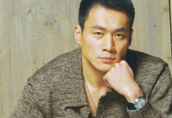 “武松”丁海峰，娶普通妻子相愛30年，兒女雙全惹人羨