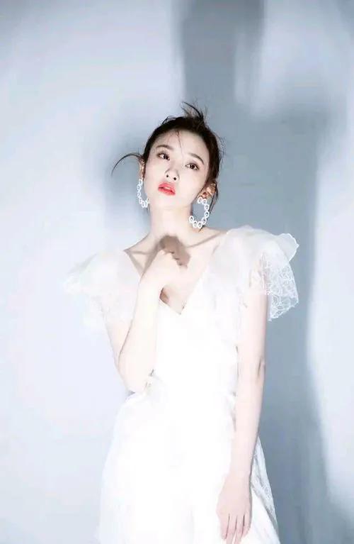 唐藝昕，著名演員