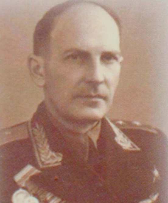 他是蘇聯遣華專家，幫中國辦了一著名大學，後以身殉職