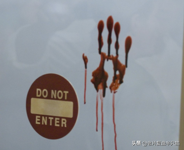 “絕望”到令人窒息的《迷霧》,還藏著“七宗罪”,你找到了嗎? “絕望”到令人窒息的《迷霧》,還藏著“七宗罪”,你找到了嗎?