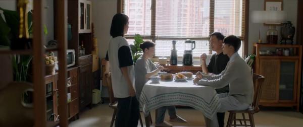 編劇眼裡“接地氣”:國產劇中的養老房,動不動就是整套實木傢俱 編劇眼裡“接地氣”:國產劇中的養老房,動不動就是整套實木傢俱