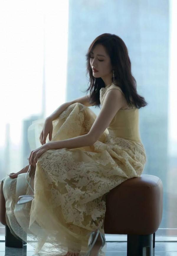 有喜歡王鷗的嗎？這麼看確實和楊冪有的一拼