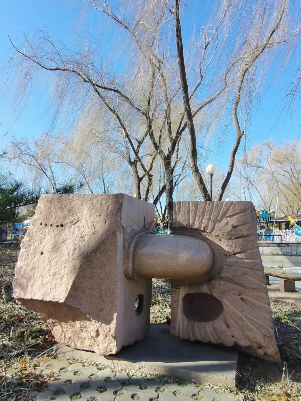 陽光下漫步北京國際雕塑公園（五）