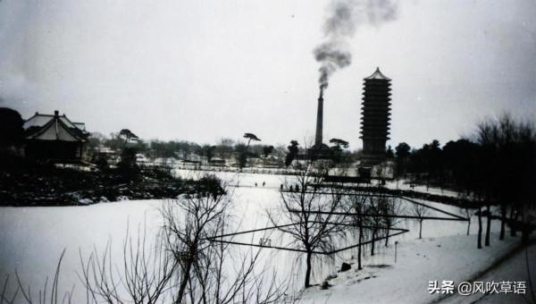 1925年的燕京大學還在建設中，看看當年工人是怎樣搬運鍋爐的